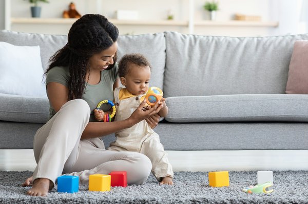Idées de cadeau bébé 1 an : jouets de qualité et éducatifs